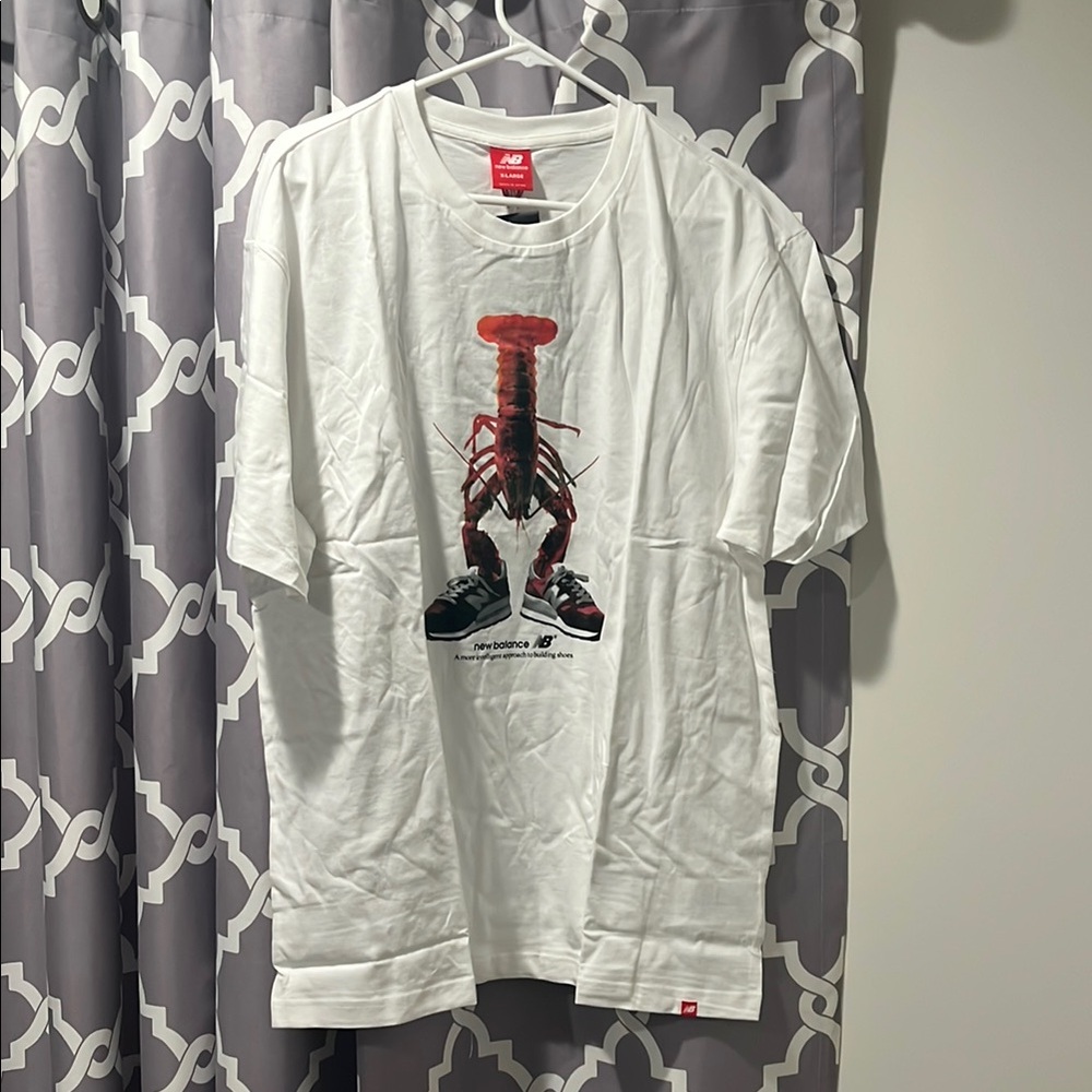 New Balance Poster Pack Lobster T tee shirt relaxed fit Mens Size XL Defect